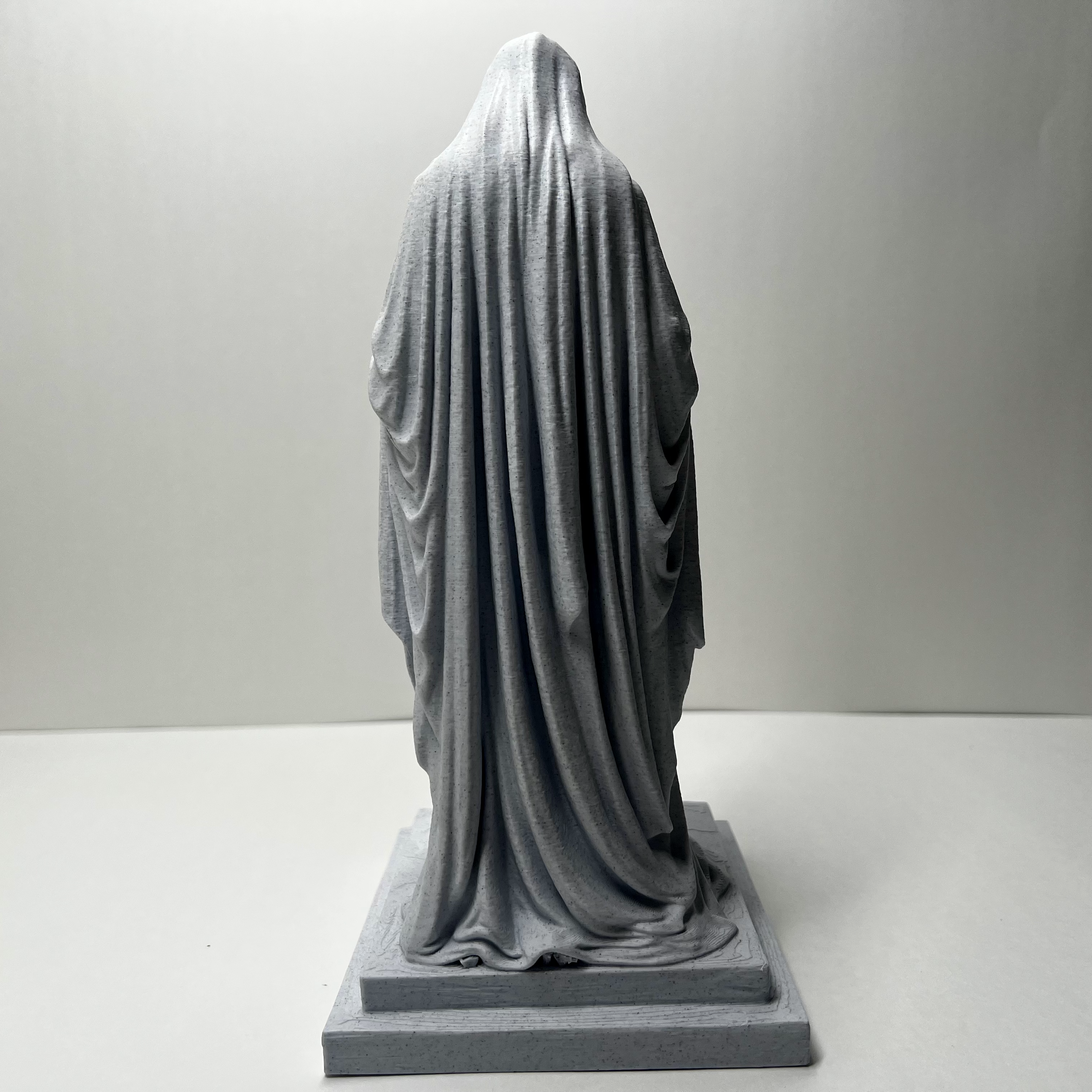 Jesús sostenido por María