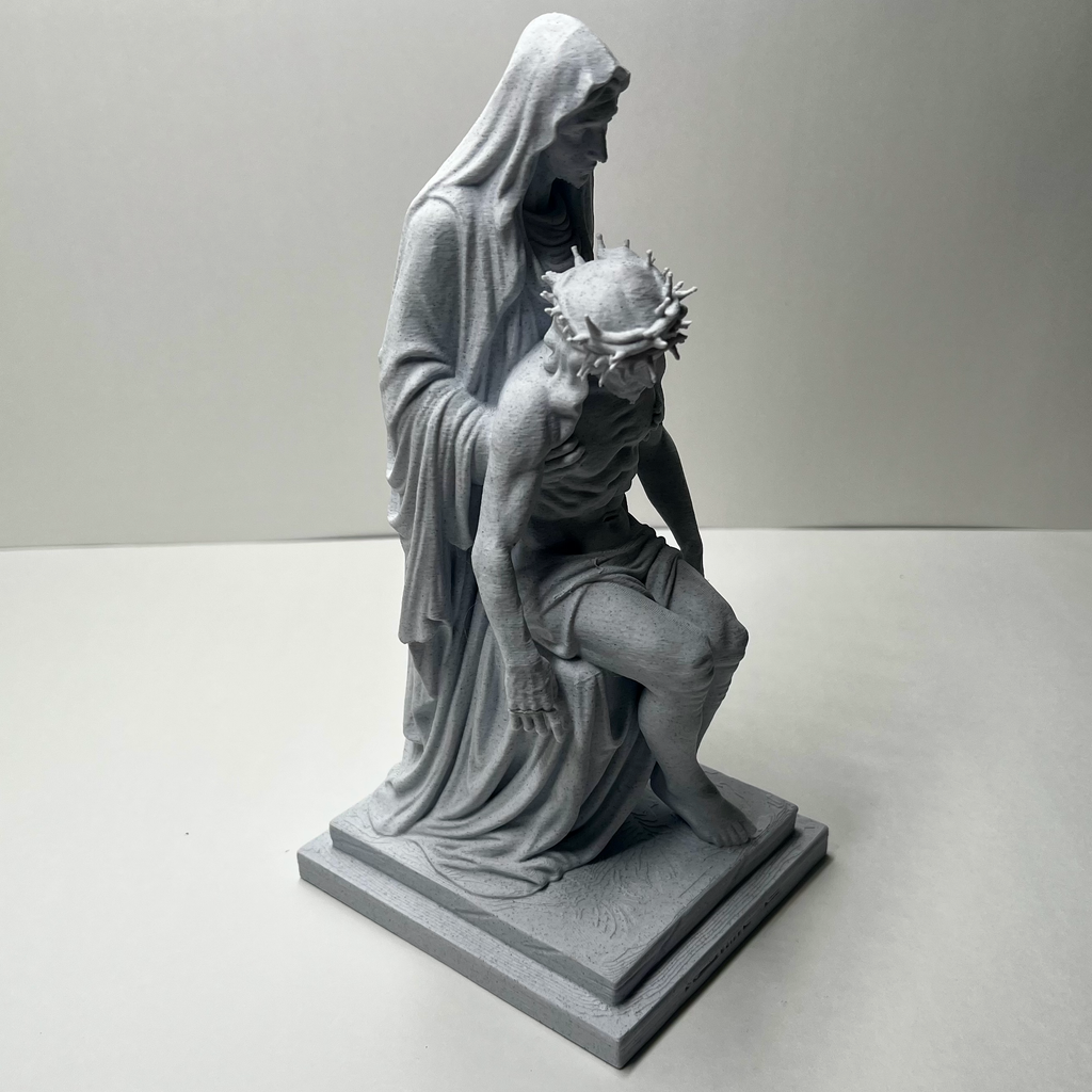 Jesús sostenido por María